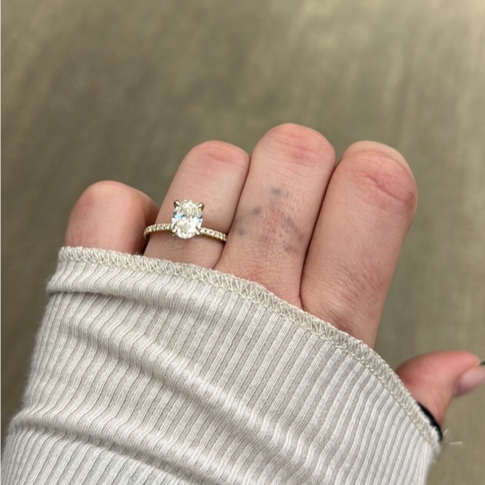 Beautiful oval engagement ring Gia certified on a 14k yg band